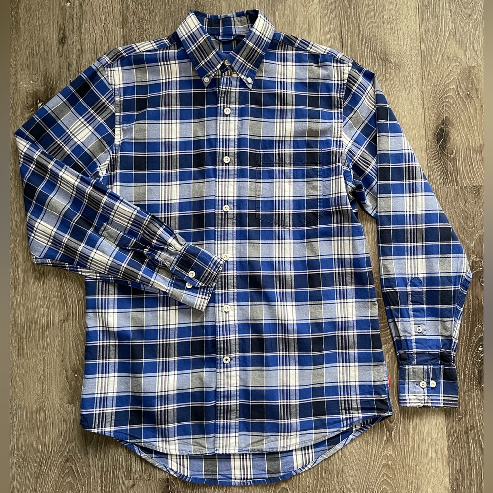 IZOD long sleeve button down